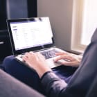 Email, informatique, numérique, travail, ordinateur portable, spam, phishing, fraude, déconnexion