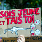 manifestation de lycéens dans les rues de Paris en France
