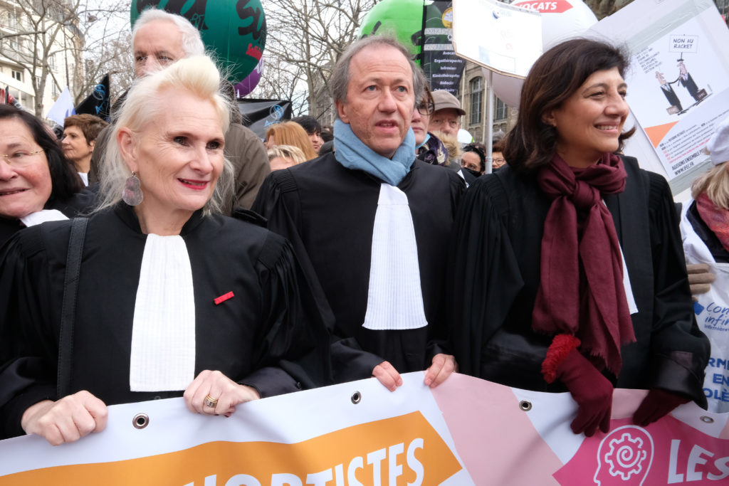 À Paris, les avocats battent le pavé pour défendre leur retraite