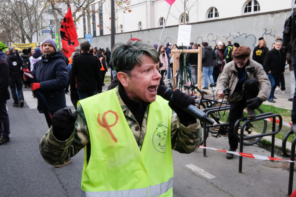 À Paris, les avocats battent le pavé pour défendre leur retraite