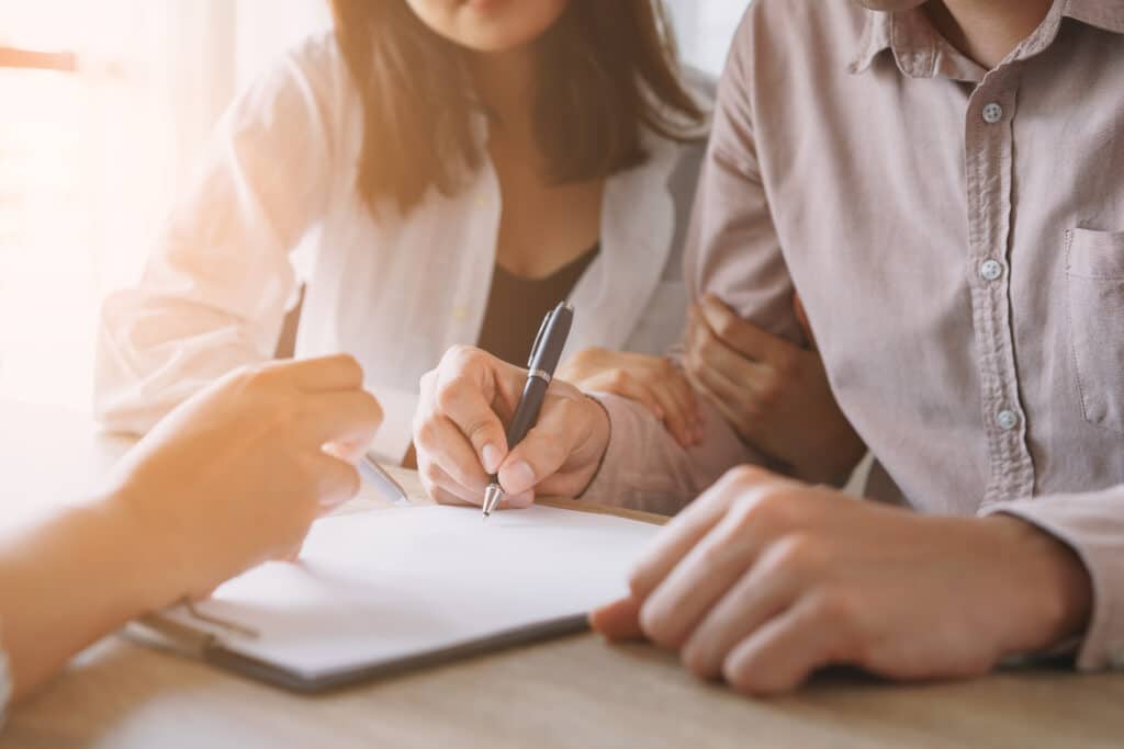 La promesse unilatérale de vente en la forme authentique est dispensée de la mention manuscrite