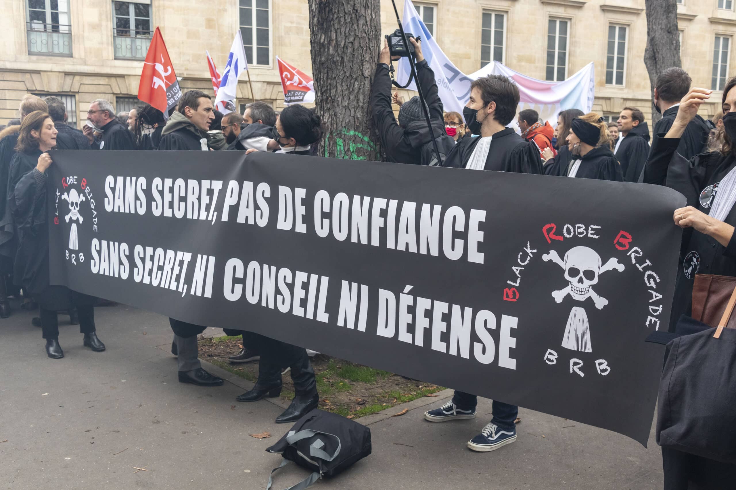 Les avocats descendent dans la rue pour protéger leur secret professionnel