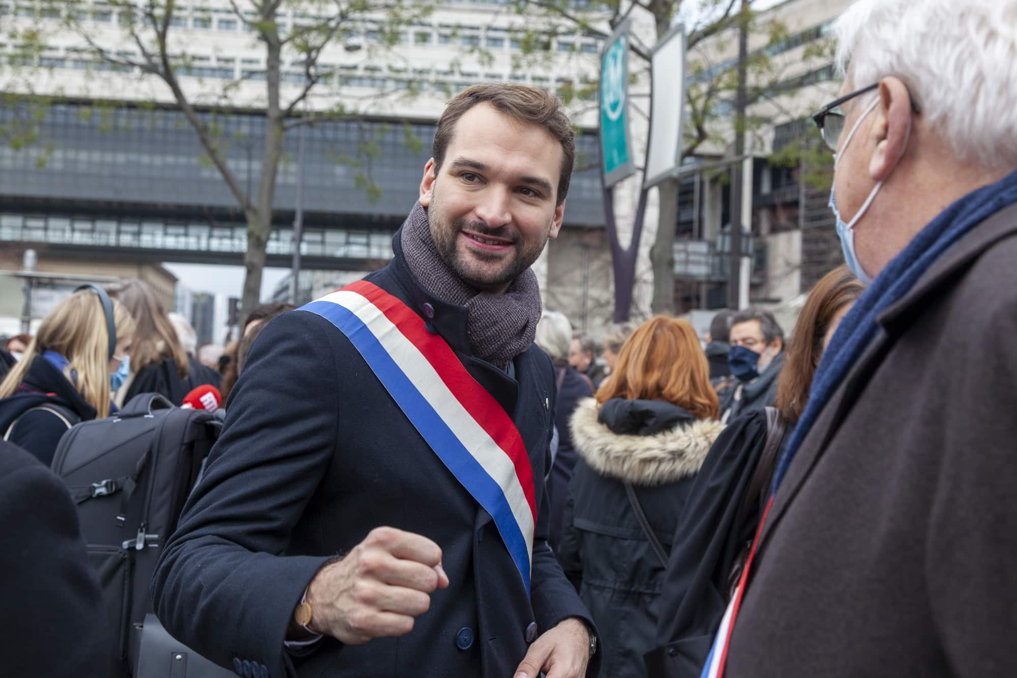 Magistrats, greffiers et avocats unis devant Bercy pour défendre la Justice