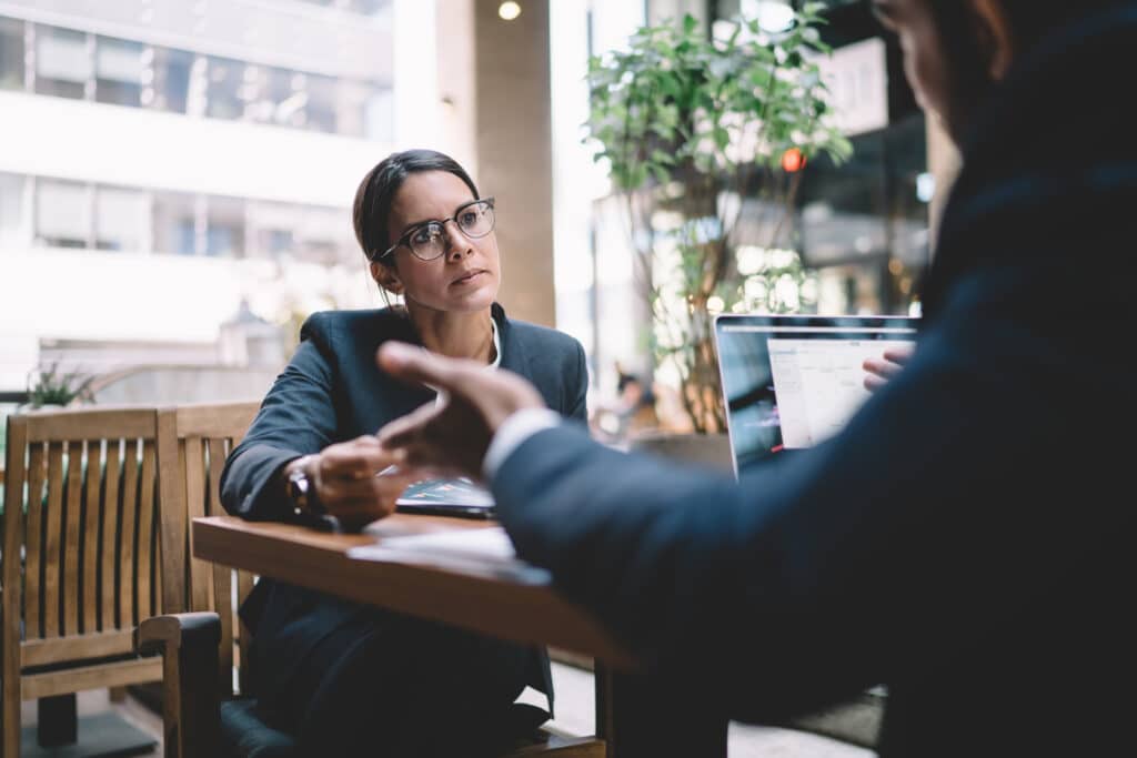 Femme, réunion, entreprise