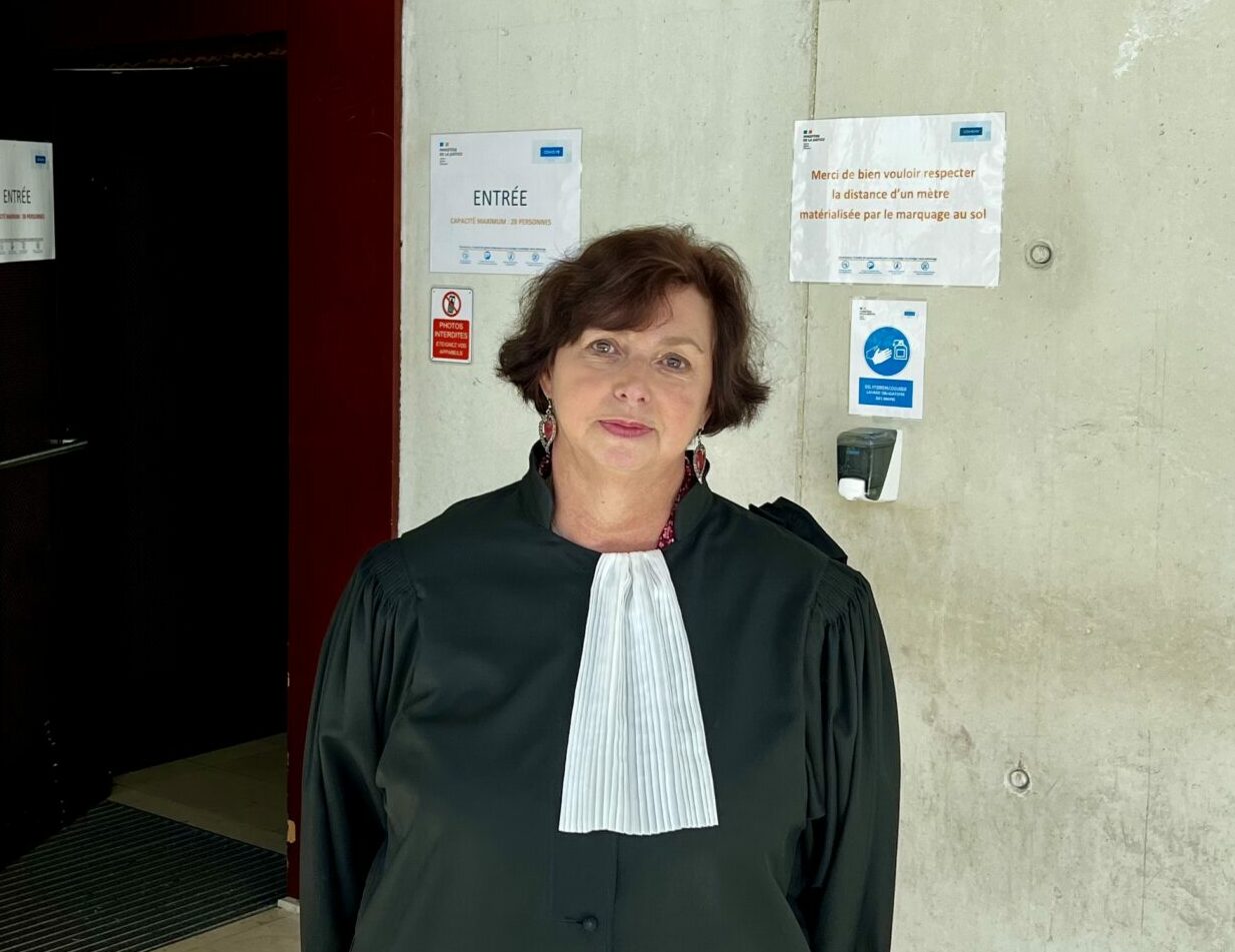 Tribunal de Pontoise : Miséreux, désespéré, il attaque son agence postale à la hache