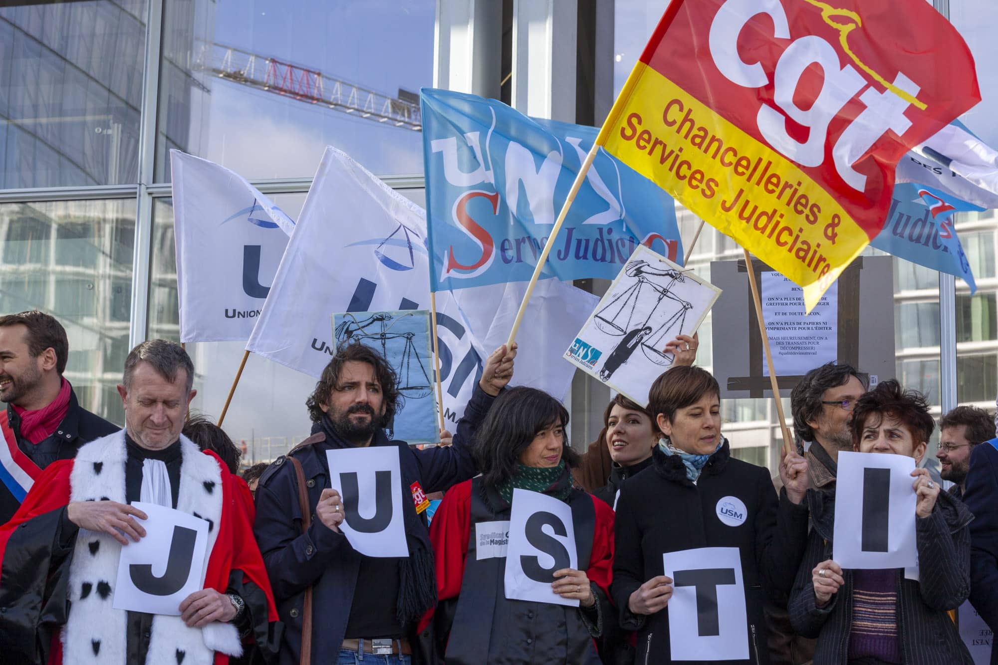 Les professions judiciaires mobilisées contre une "justice au rabais"