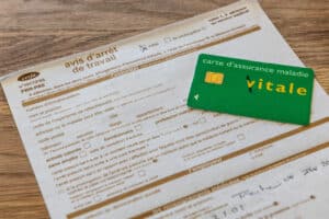 Carte vitale, arrêt maladie, santé, travail, assurance maladie