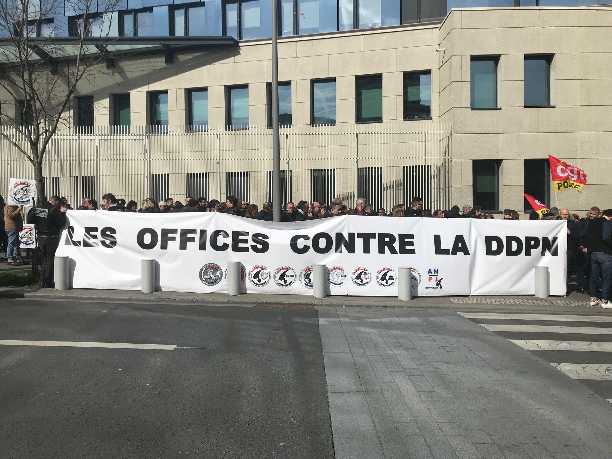 Le monde judiciaire manifeste dans toute la France pour sauver la PJ