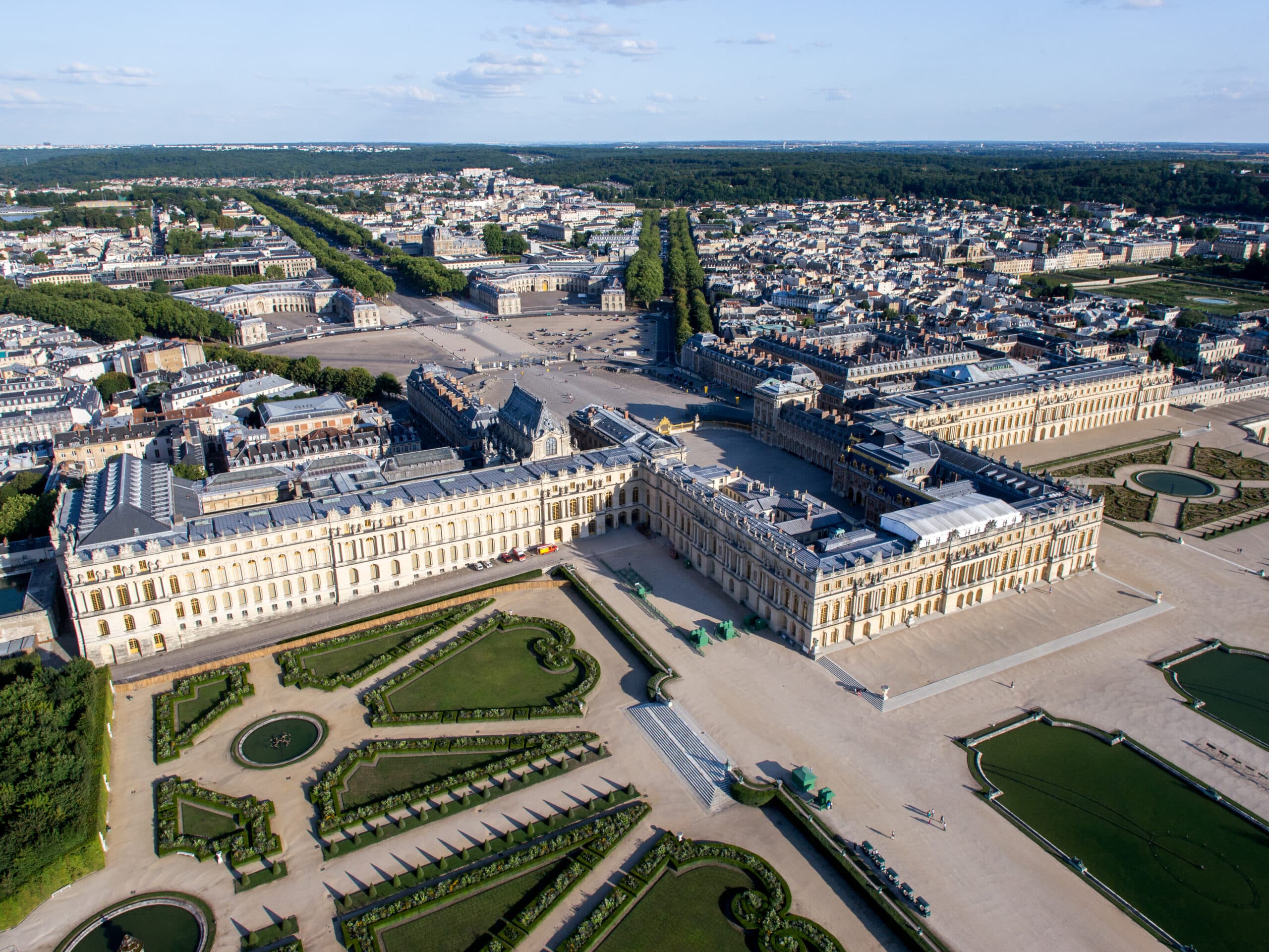 Zone historique protégée et rénovation énergétique : l’équation impossible à Versailles ?