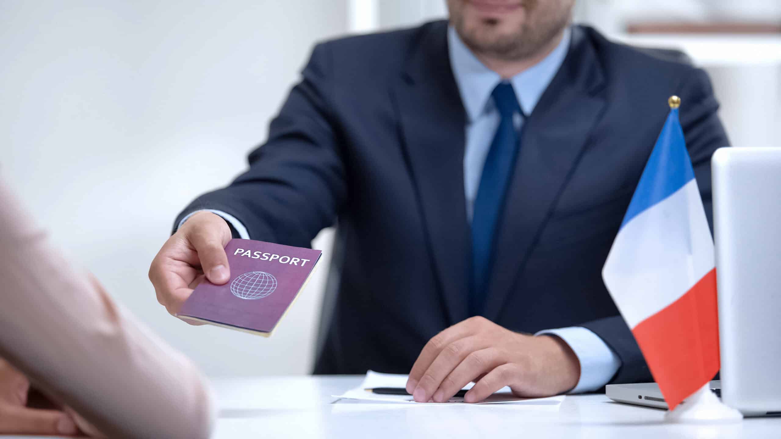 Sous pression, les avocats en droit des étrangers restent combatifs
