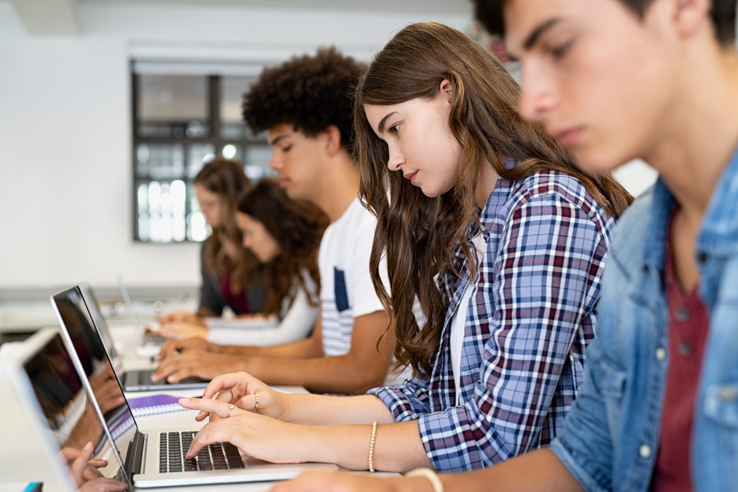 Former des juristes à l’ère de l’IA : le défi des universités