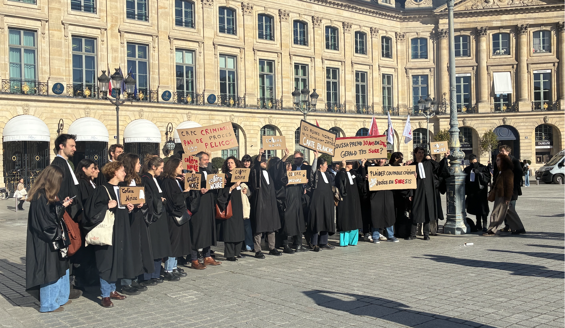 Mobilisation symbolique place Vendôme contre le projet de loi SURE