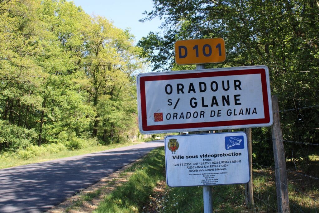 Le maire d’Oradour-sur-Glane défend son arrêté de couvre-feu pour les mineurs devant le Conseil d’État