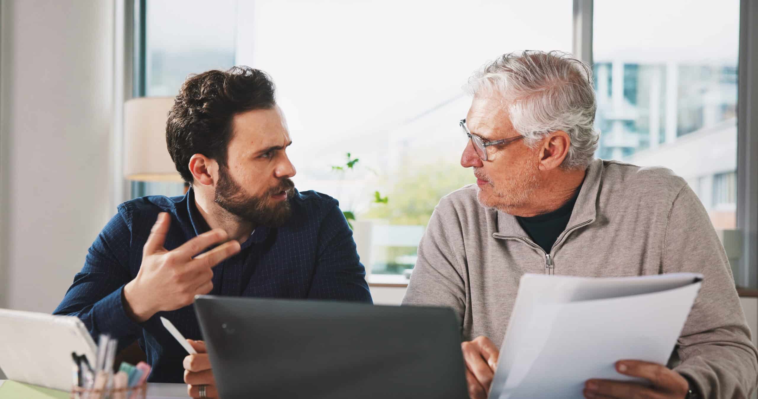 Donner de l’argent à un enfant pour créer son entreprise : comment ce geste est-il traité au moment de la succession du donateur ?